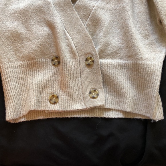 Cute vneck sweater - Picture 3 of 5
